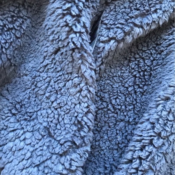 TRICOTS St Raphael thick zip knitted cardigan with fleece lining. Navy blue - Picture 6 of 8